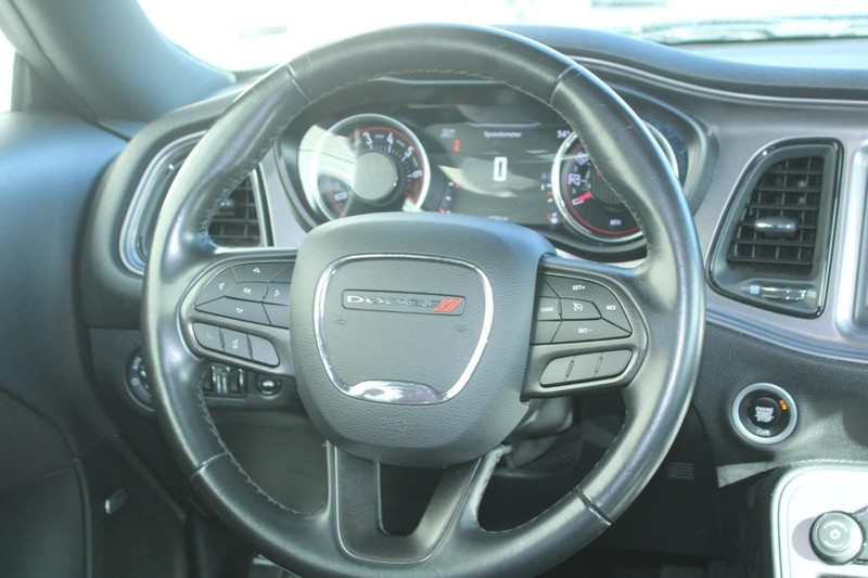 Dodge Challenger Vehicle Full-screen Gallery Image 12