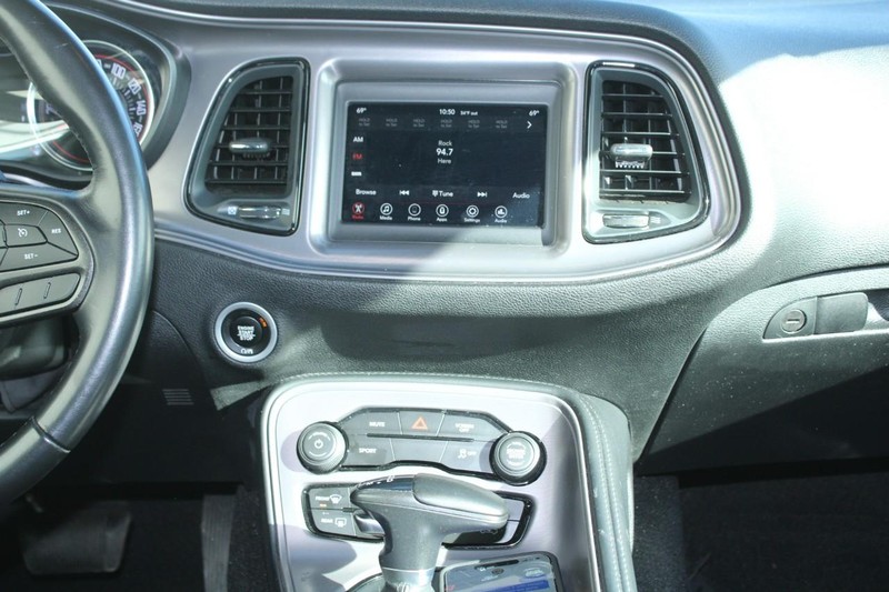 Dodge Challenger Vehicle Full-screen Gallery Image 13