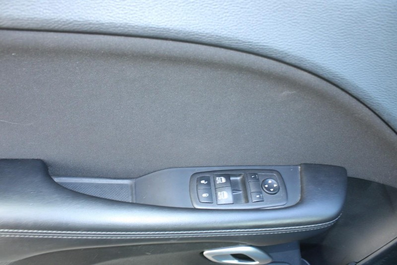 Dodge Challenger Vehicle Full-screen Gallery Image 15