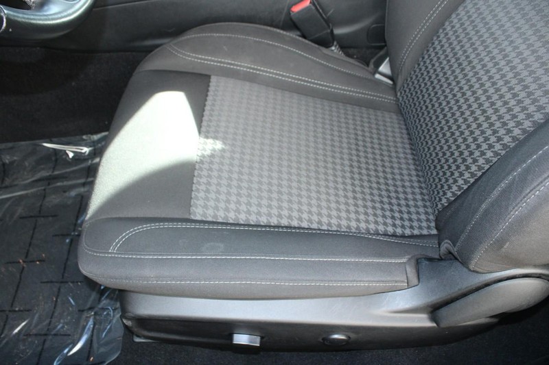 Dodge Challenger Vehicle Full-screen Gallery Image 16