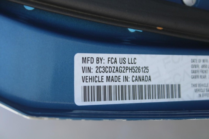 Dodge Challenger Vehicle Full-screen Gallery Image 17