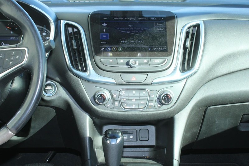 Chevrolet Equinox Vehicle Full-screen Gallery Image 12