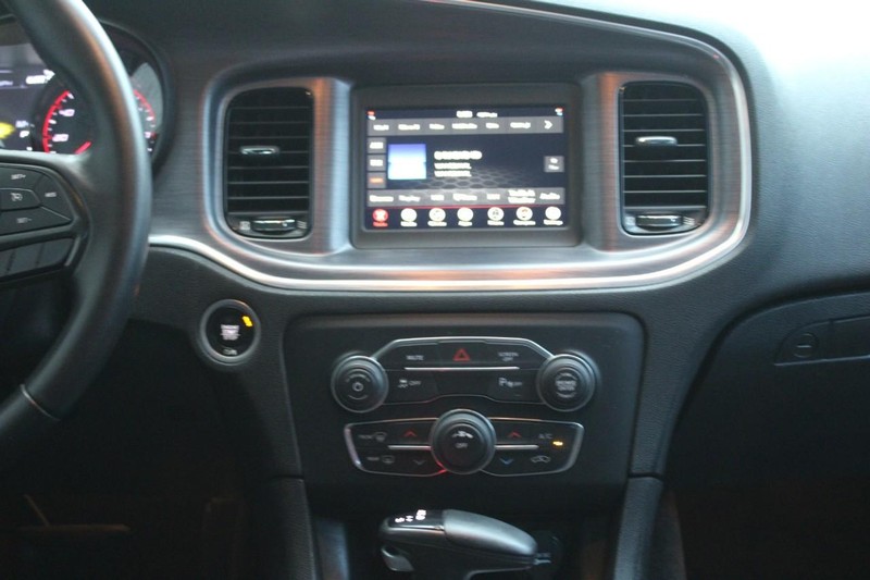 Dodge Charger Vehicle Full-screen Gallery Image 12