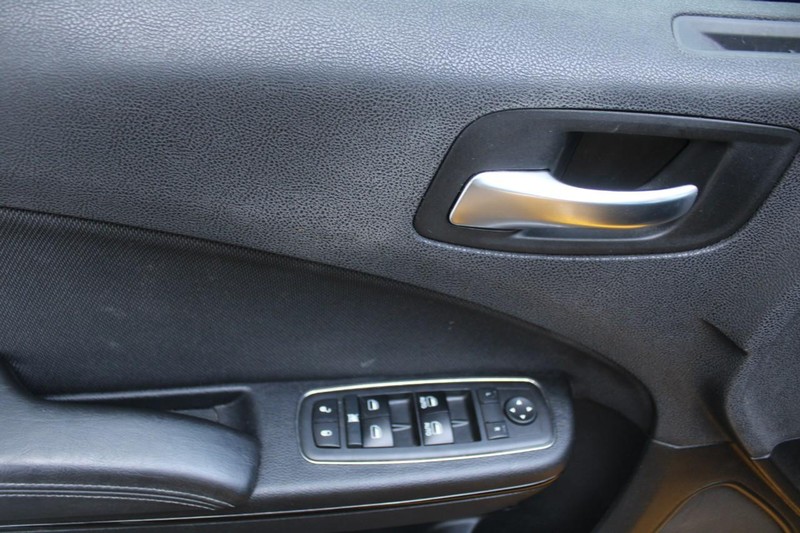 Dodge Charger Vehicle Full-screen Gallery Image 14