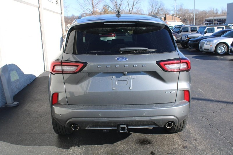 Ford Escape Vehicle Full-screen Gallery Image 04