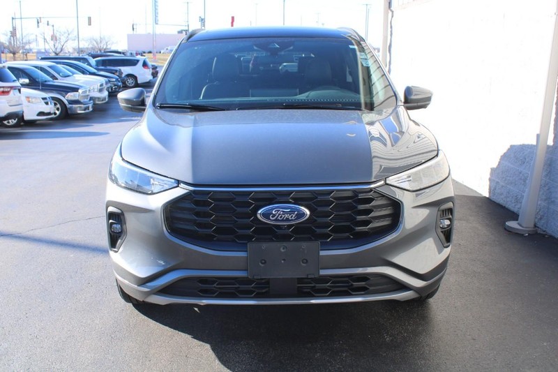 Ford Escape Vehicle Full-screen Gallery Image 08