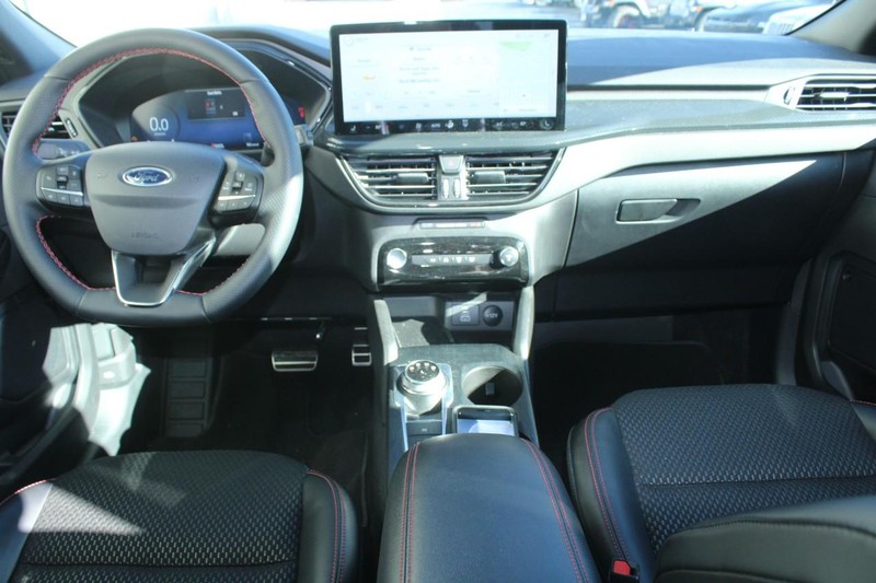 Ford Escape Vehicle Full-screen Gallery Image 10
