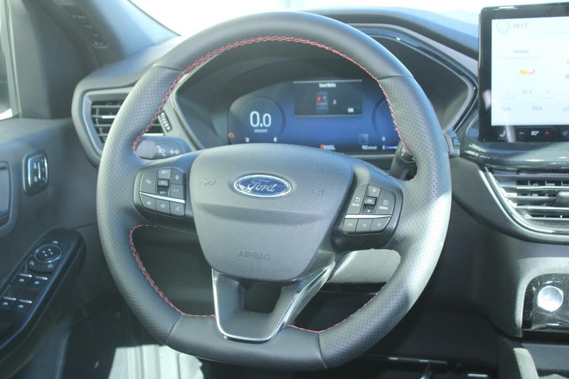 Ford Escape Vehicle Full-screen Gallery Image 11