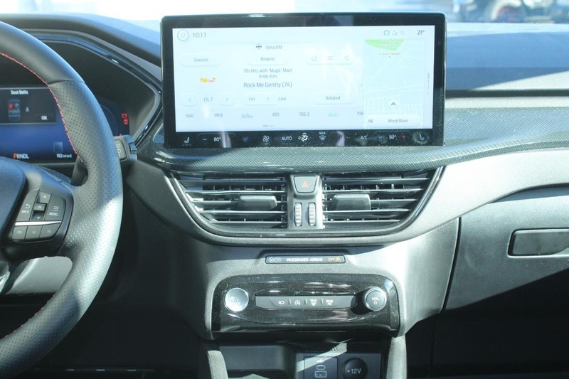 Ford Escape Vehicle Full-screen Gallery Image 12