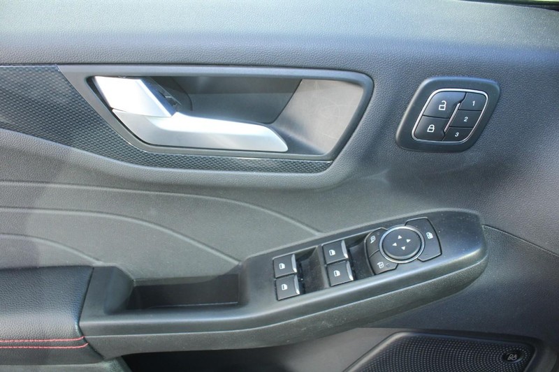 Ford Escape Vehicle Full-screen Gallery Image 14
