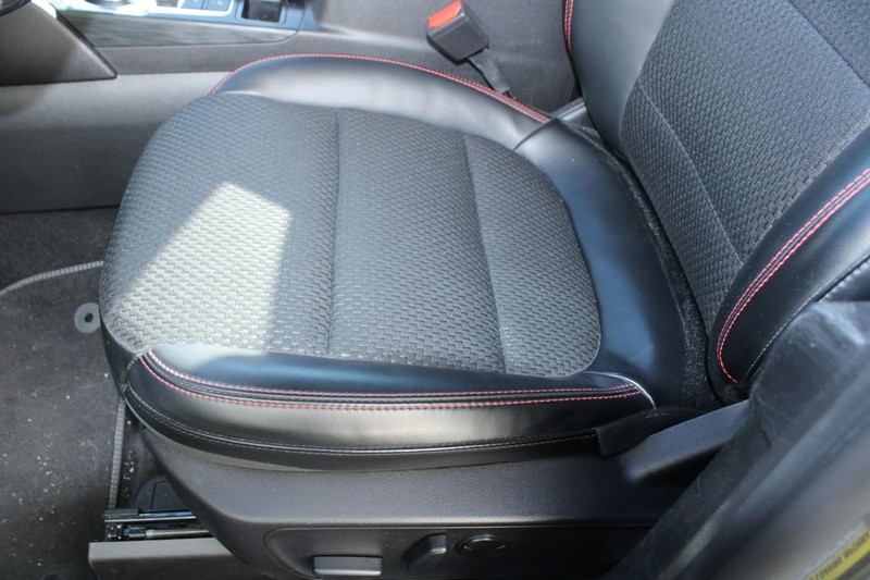 Ford Escape Vehicle Full-screen Gallery Image 15