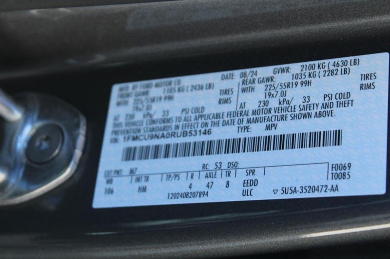 Ford Escape Vehicle Full-screen Gallery Image 16