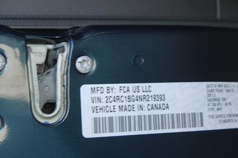 Chrysler Pacifica Vehicle Full-screen Gallery Image 16