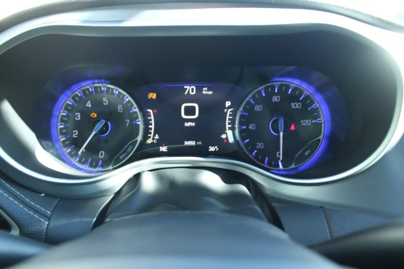 Chrysler Pacifica Vehicle Full-screen Gallery Image 17