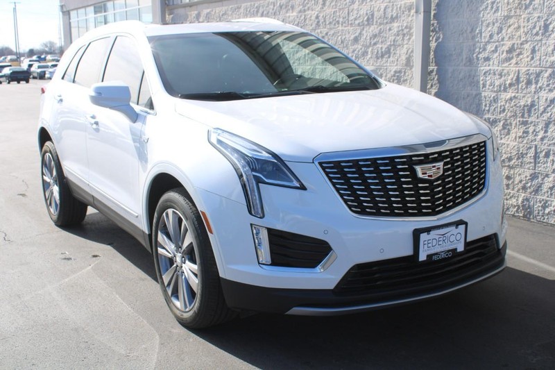 Cadillac XT5 Vehicle Full-screen Gallery Image 02