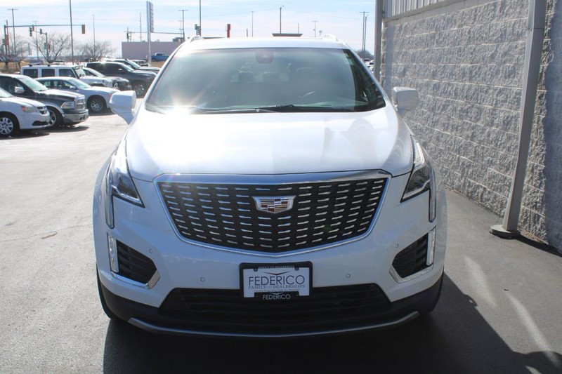 Cadillac XT5 Vehicle Full-screen Gallery Image 08