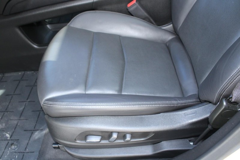 Cadillac XT5 Vehicle Full-screen Gallery Image 15