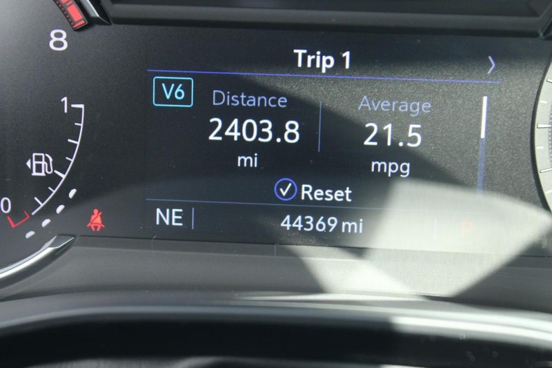 Cadillac XT5 Vehicle Full-screen Gallery Image 18