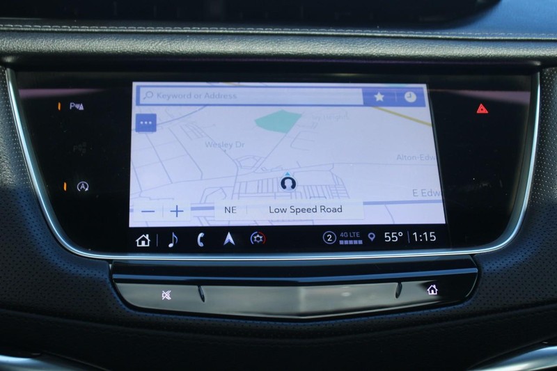 Cadillac XT5 Vehicle Full-screen Gallery Image 19