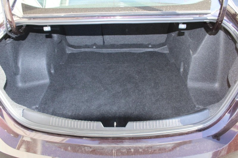 Chevrolet Malibu Vehicle Full-screen Gallery Image 06