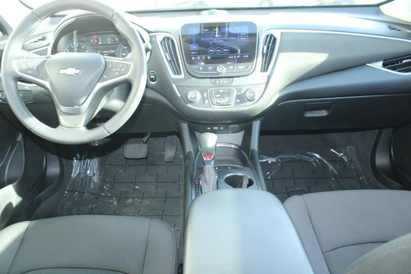 Chevrolet Malibu Vehicle Full-screen Gallery Image 10