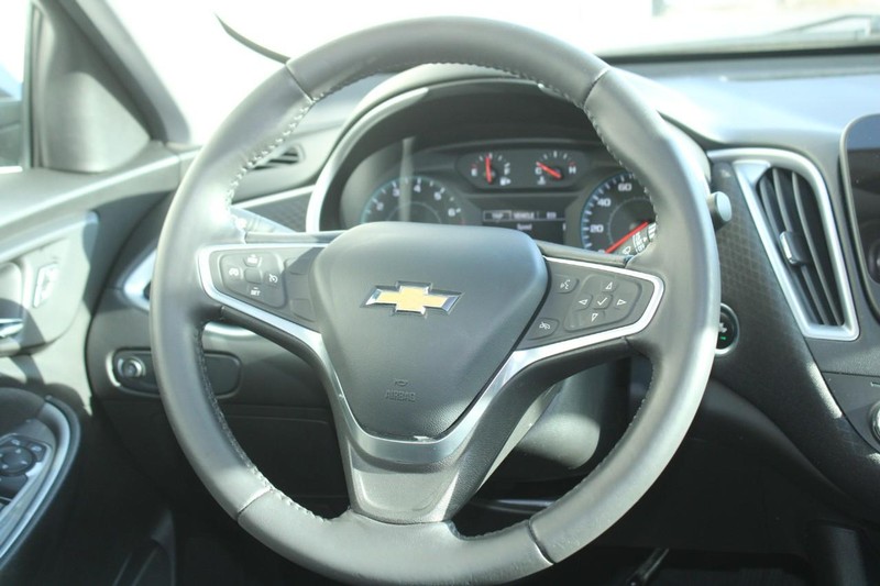 Chevrolet Malibu Vehicle Full-screen Gallery Image 11