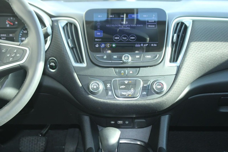 Chevrolet Malibu Vehicle Full-screen Gallery Image 12