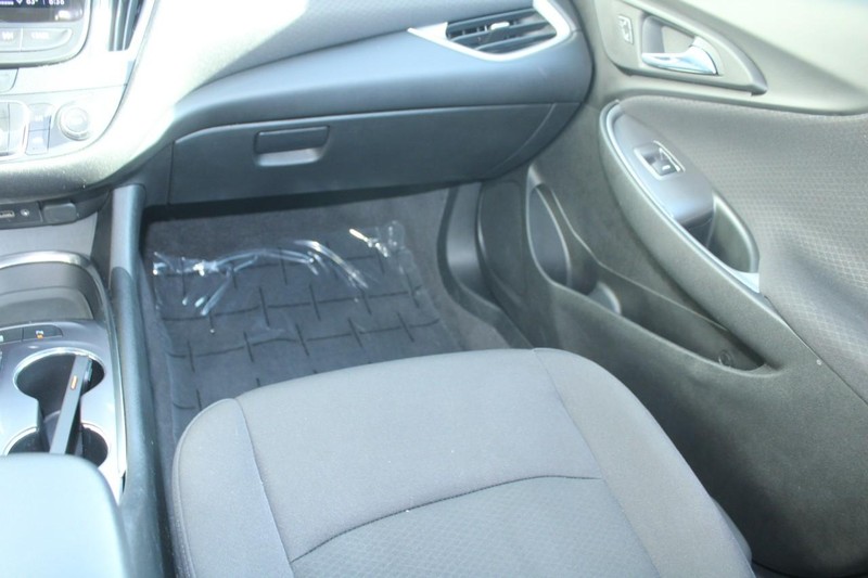 Chevrolet Malibu Vehicle Full-screen Gallery Image 13