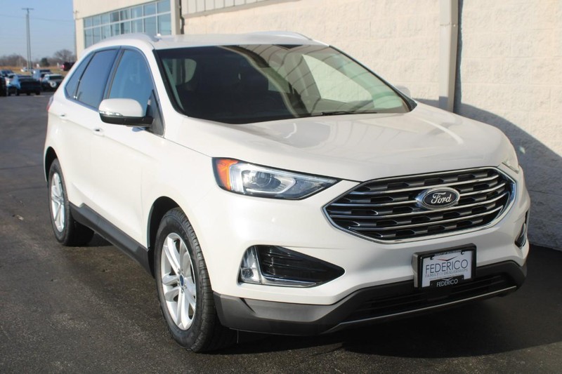 Ford Edge Vehicle Full-screen Gallery Image 02