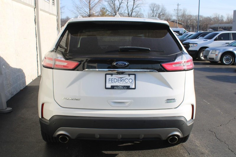 Ford Edge Vehicle Full-screen Gallery Image 04