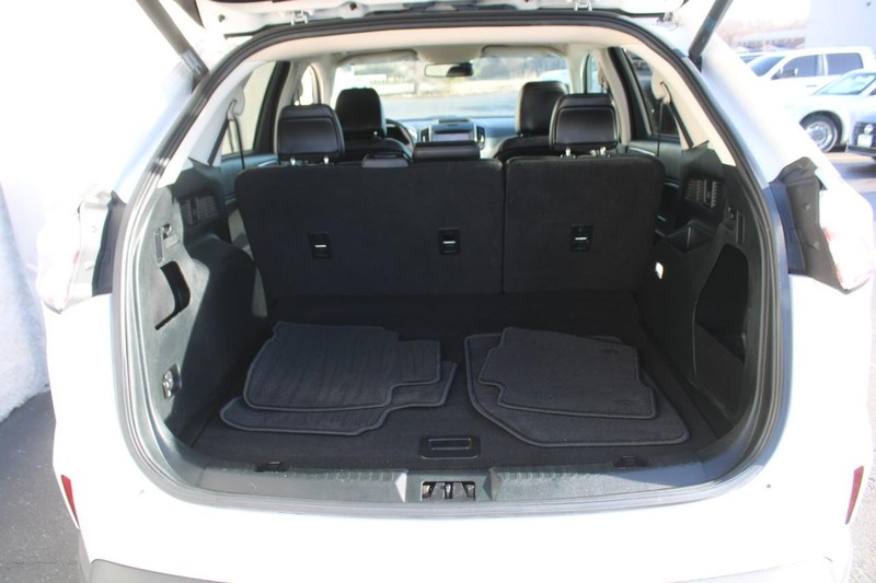 Ford Edge Vehicle Full-screen Gallery Image 06