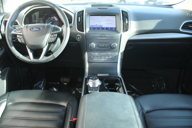 Ford Edge Vehicle Full-screen Gallery Image 10