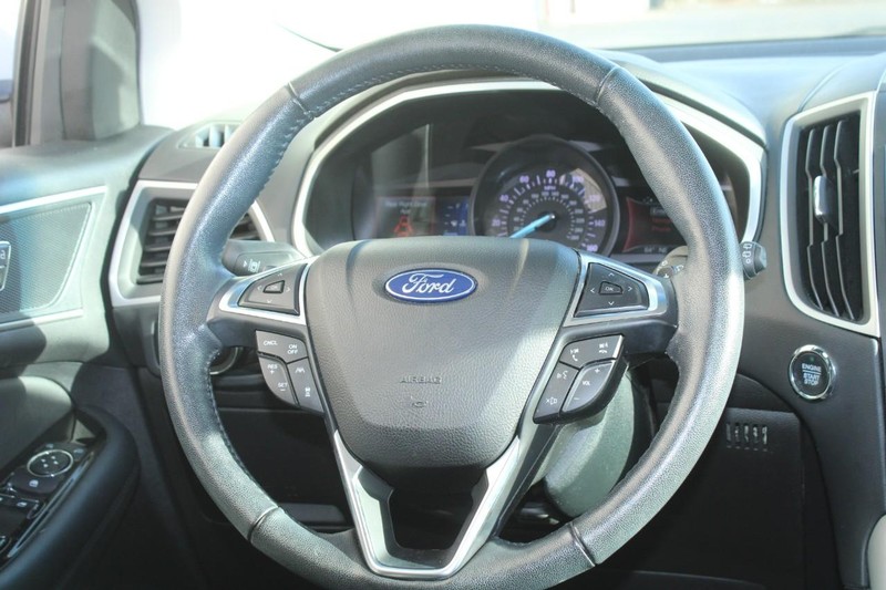 Ford Edge Vehicle Full-screen Gallery Image 11