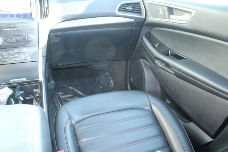 Ford Edge Vehicle Full-screen Gallery Image 13