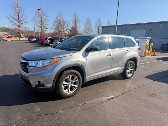 Used 2015 Toyota Highlander LE Plus with VIN 5TDBKRFHXFS111178 for sale in Wood River, IL