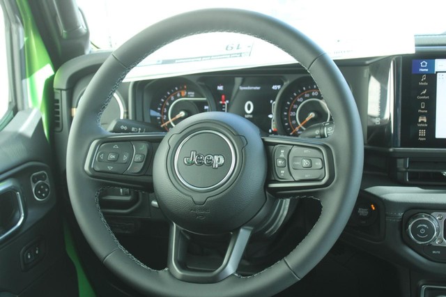 2026 Jeep Gladiator Sahara - Photo 10