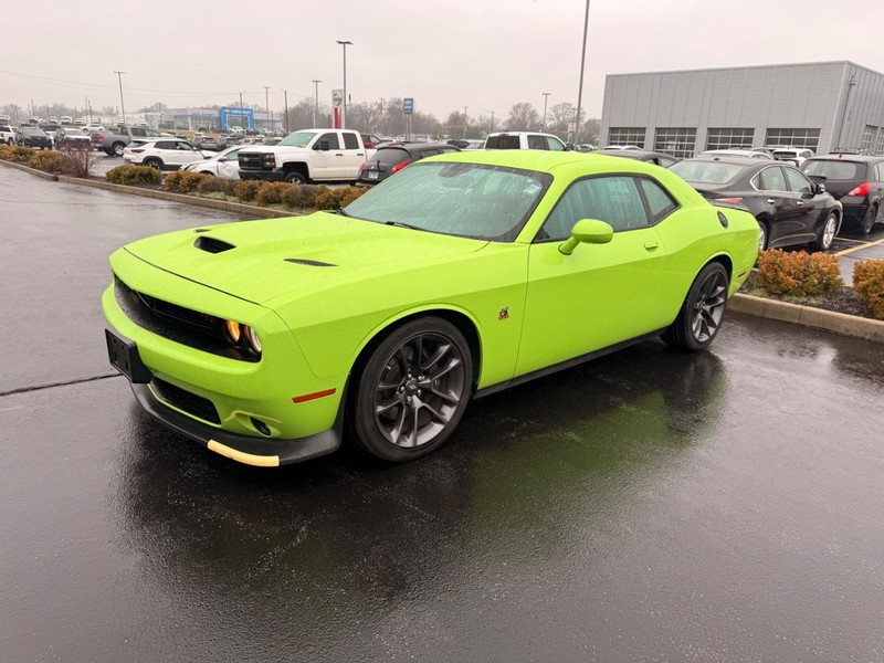 Dodge Challenger Vehicle Full-screen Gallery Image 05
