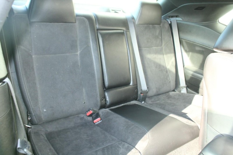 Dodge Challenger Vehicle Full-screen Gallery Image 10