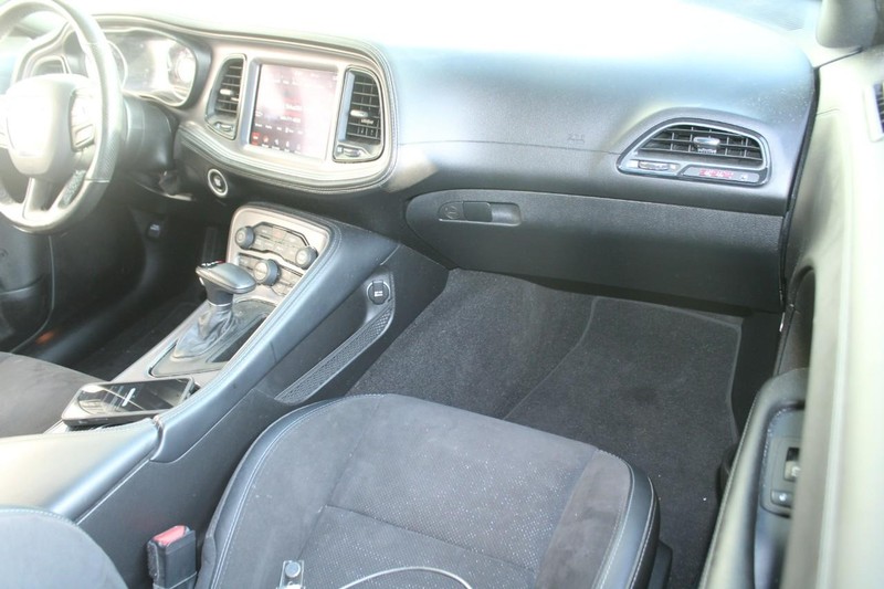 Dodge Challenger Vehicle Full-screen Gallery Image 11