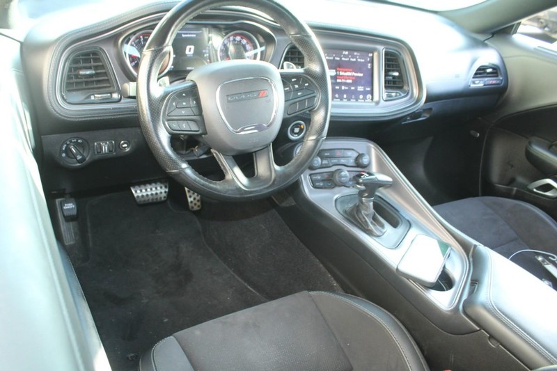 Dodge Challenger Vehicle Full-screen Gallery Image 12