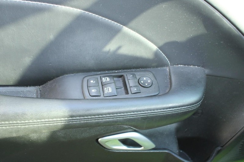 Dodge Challenger Vehicle Full-screen Gallery Image 13