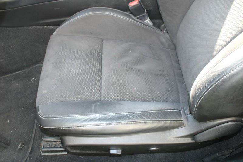 Dodge Challenger Vehicle Full-screen Gallery Image 14