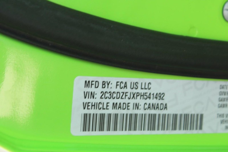 Dodge Challenger Vehicle Full-screen Gallery Image 15