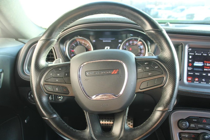 Dodge Challenger Vehicle Full-screen Gallery Image 17