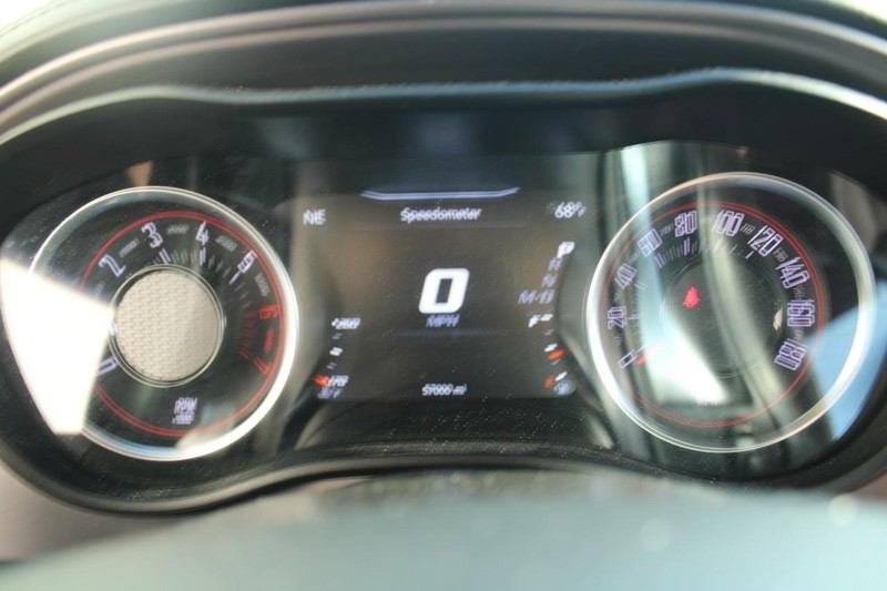 Dodge Challenger Vehicle Full-screen Gallery Image 18