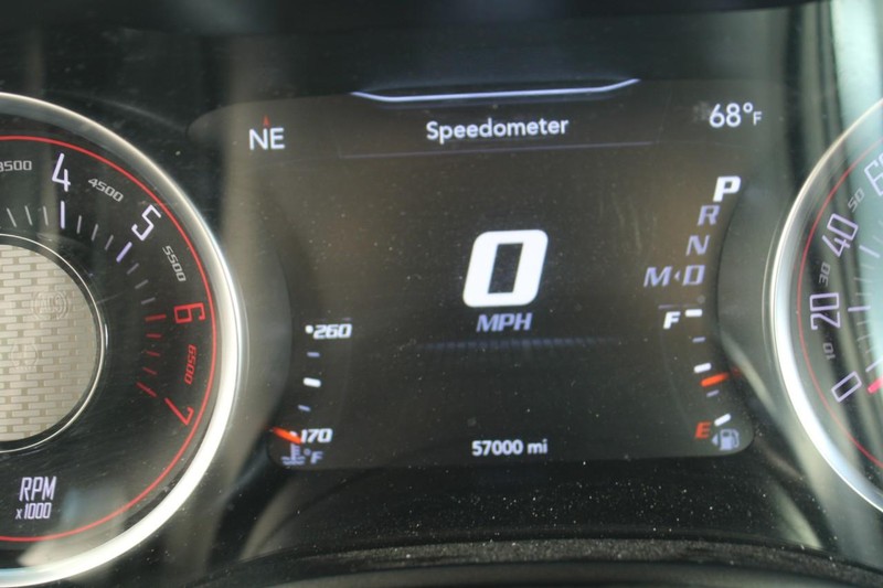 Dodge Challenger Vehicle Full-screen Gallery Image 19