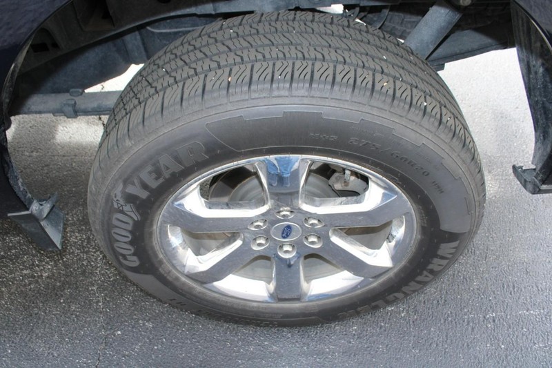 Ford F-150 Vehicle Full-screen Gallery Image 06