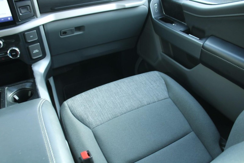 Ford F-150 Vehicle Full-screen Gallery Image 12