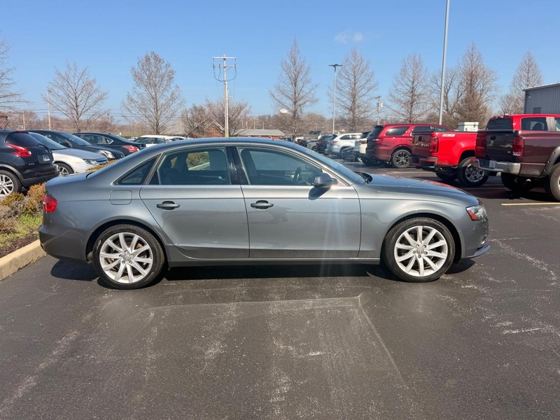 Audi A4 Vehicle Full-screen Gallery Image 05