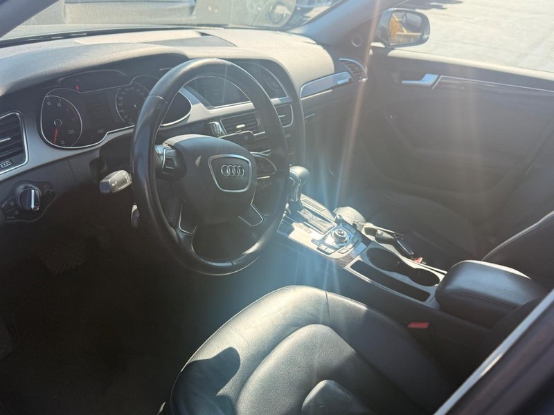 Audi A4 Vehicle Full-screen Gallery Image 08